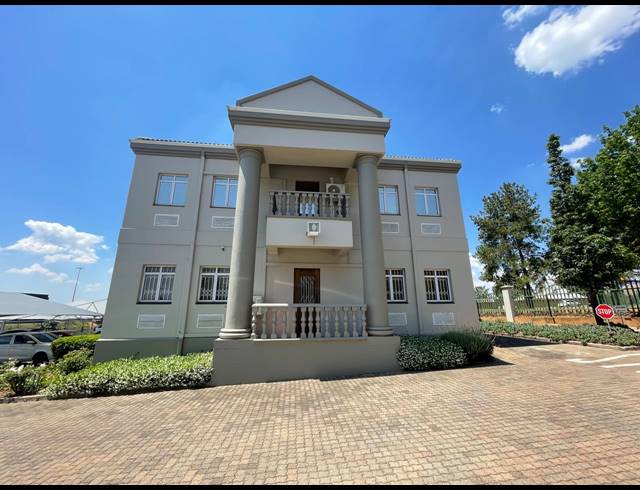 574M² OFFICE FOR SALE IN BRYANSTON